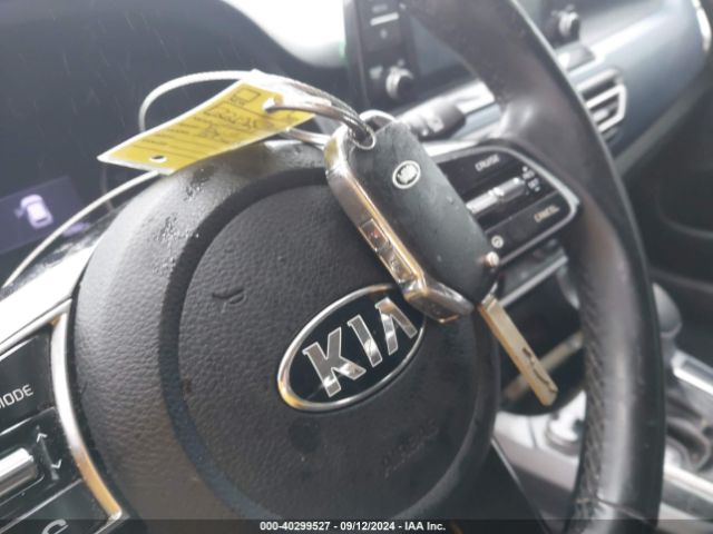 KNDEU2AAXM7060135 KIA SELTOS S