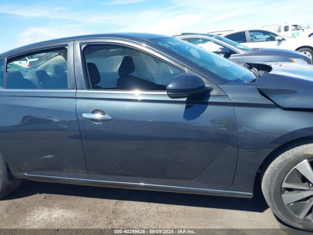 1N4BL4DW7NN309339 Nissan Altima Sv Intelligent Awd