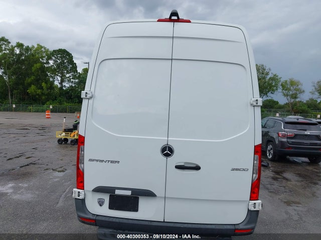 W1W40CHY6MT051654 Mercedes-Benz Sprinter 2500 High Roof I4