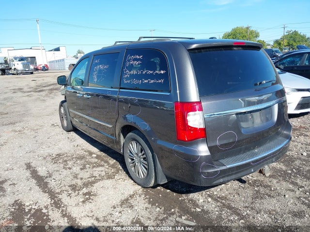 2C4RC1CG9GR158253 Chrysler Town & Country Touring-l Anniversary Edition