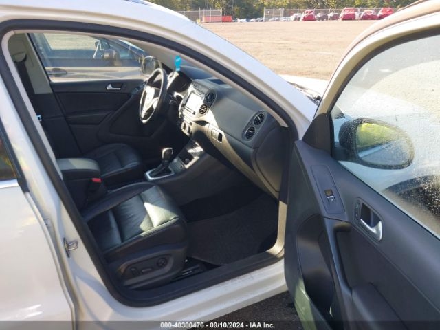 WVGUV7AX2HW504593 Volkswagen Tiguan 2.0t Sport