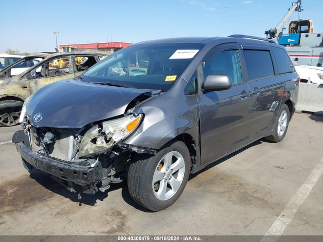 Toyota Sienna Le 8 Passenger 2015 5TDKK3DC2FS660975 Image 2