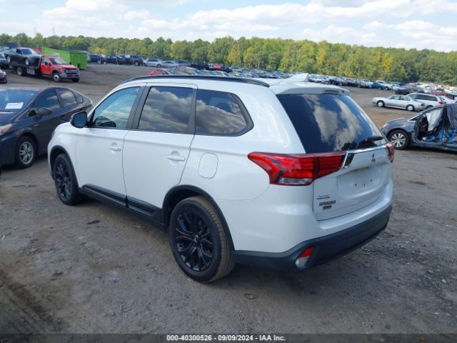 JA4AD3A38JZ033385 Mitsubishi Outlander Le