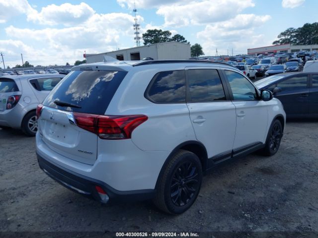JA4AD3A38JZ033385 Mitsubishi Outlander Le