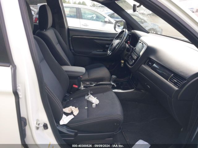 JA4AD3A38JZ033385 Mitsubishi Outlander Le