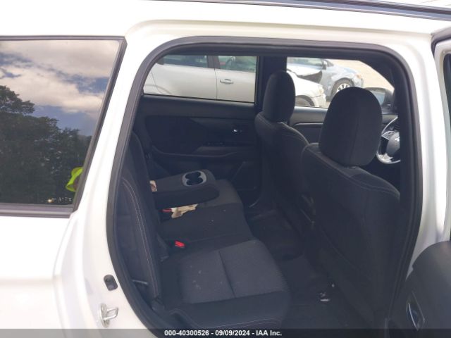 JA4AD3A38JZ033385 Mitsubishi Outlander Le