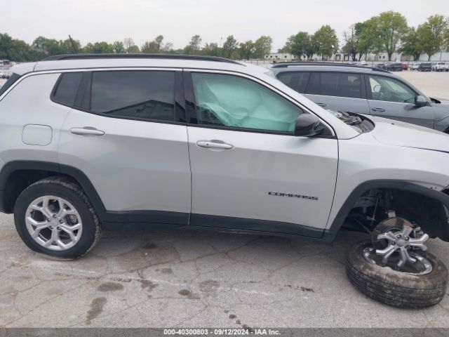 3C4NJDBNXRT138549 Jeep Compass Latitude 4x4