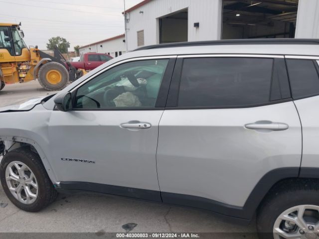 3C4NJDBNXRT138549 Jeep Compass Latitude 4x4