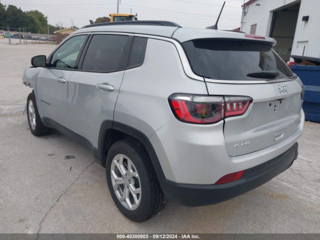 3C4NJDBNXRT138549 Jeep Compass Latitude 4x4