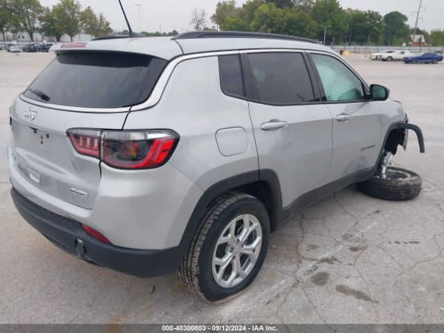 3C4NJDBNXRT138549 Jeep Compass Latitude 4x4