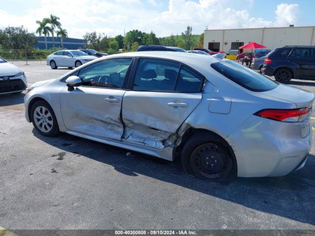 5YFEPMAE9MP270729 Toyota COROLLA LE