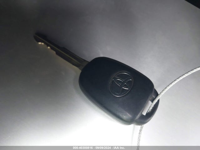Toyota RAV4 LE 2017 JTMZFREV9HJ711197 Image 11