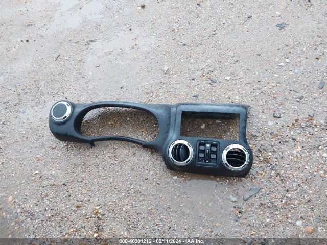 1C4BJWDG5FL578599 Jeep Wrangler Unlimited Freedom Edition