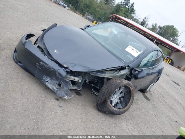 2024 TESLA MODEL Y 7SAYGDEE4RA224025 Photo 1