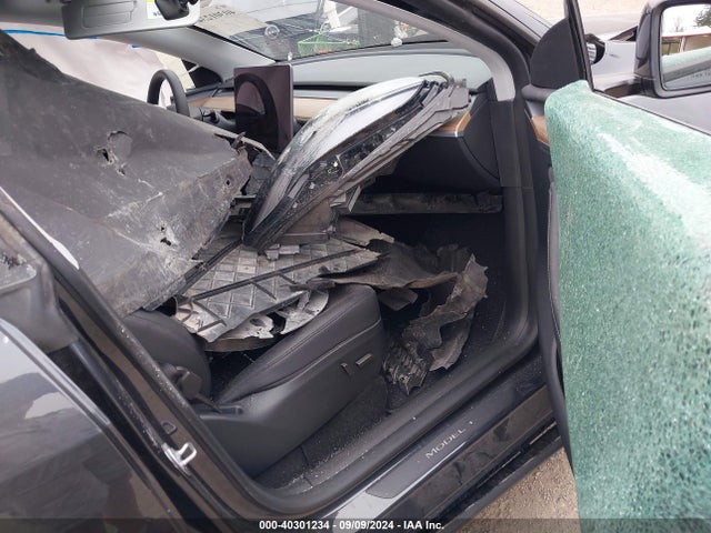 2024 TESLA MODEL Y 7SAYGDEE4RA224025 Photo 4