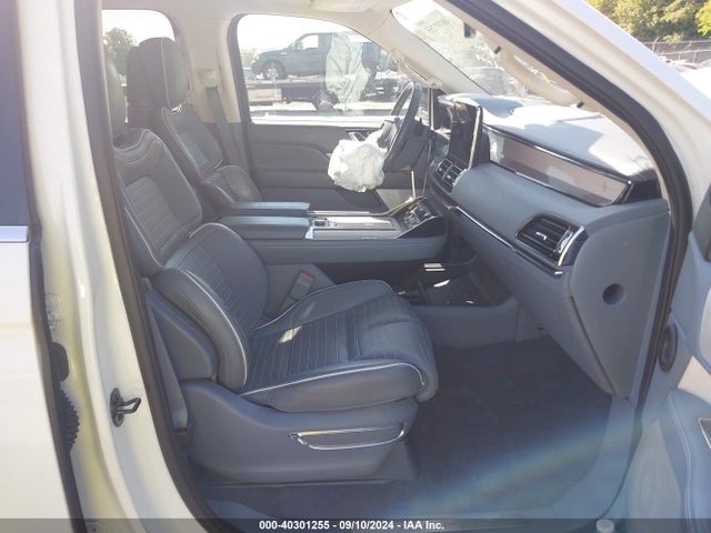 5LMJJ2TT9LEL21540 Lincoln Navigator Black Label