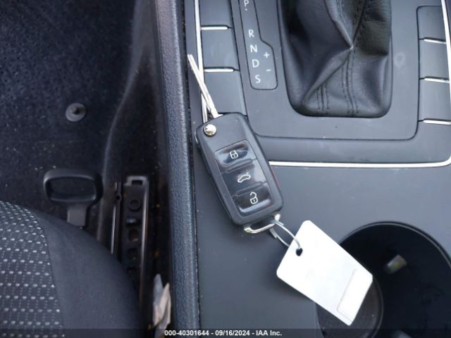 1VWAT7A32HC032467 Volkswagen Passat 1.8t S