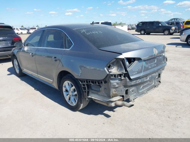 1VWAT7A32HC032467 Volkswagen Passat 1.8t S