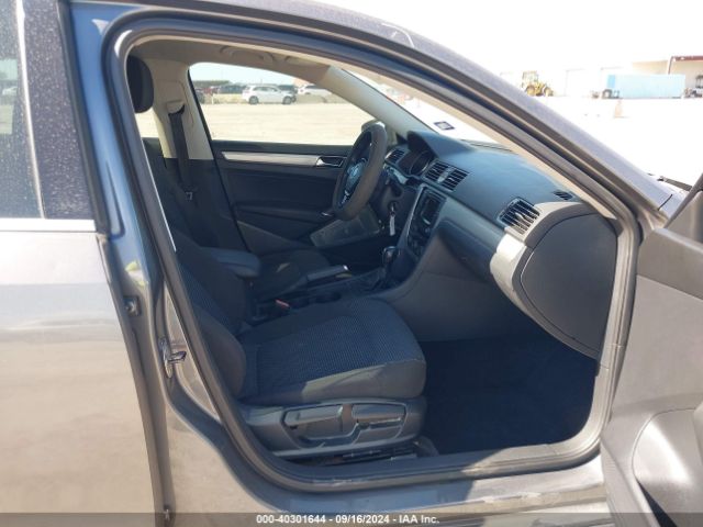 1VWAT7A32HC032467 Volkswagen Passat 1.8t S
