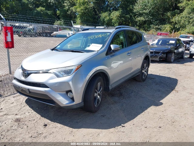 Toyota Rav4 Xle 2018 2T3RFREV8JW797397 Image 2