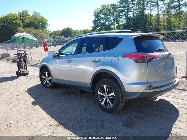 Toyota Rav4 Xle 2018 2T3RFREV8JW797397 Image 3