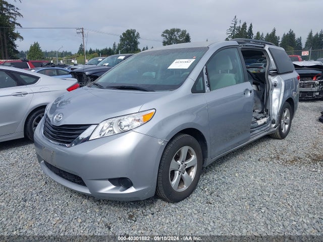 Toyota Sienna Le V6 8 Passenger 2014 5TDKK3DC5ES504802 Image 2
