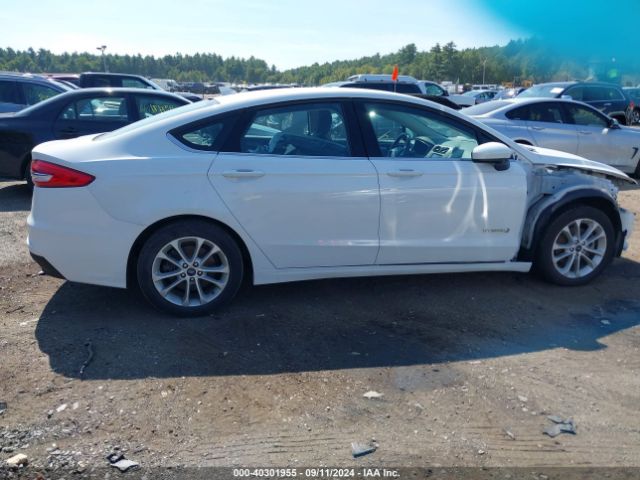 3FA6P0LUXKR212689 Ford Fusion Hybrid Se