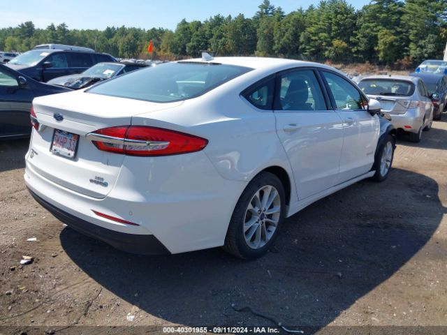 3FA6P0LUXKR212689 Ford Fusion Hybrid Se
