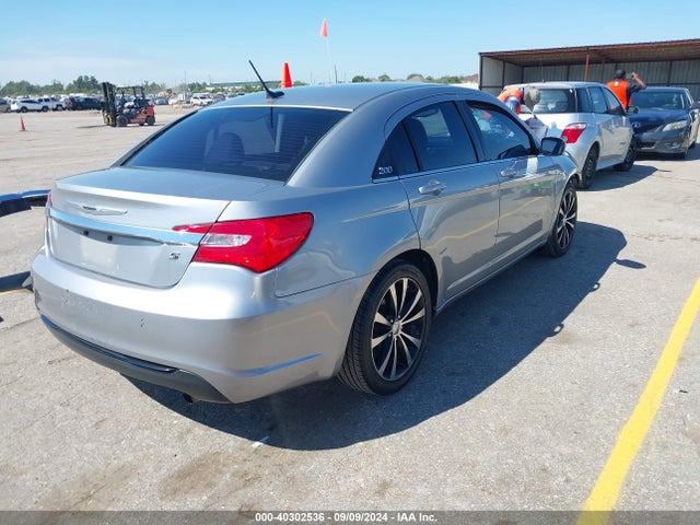 1C3CCBBB4EN172092 Chrysler 200 Touring