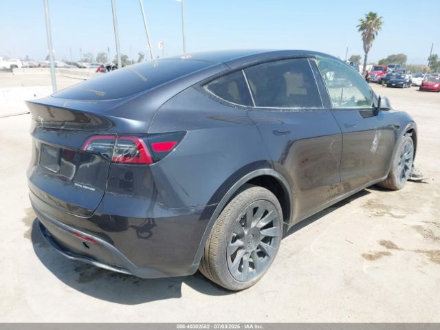 2024 TESLA MODEL Y 7SAYGDEE0RA243073 Photo 3