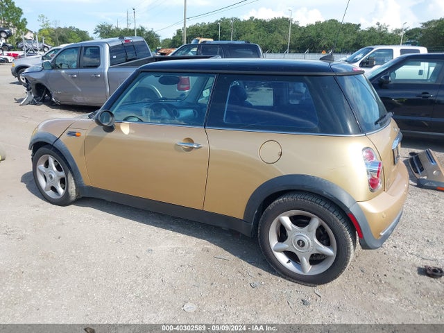 2005 MINI COOPER WMWRC33595TJ71162 Photo 2