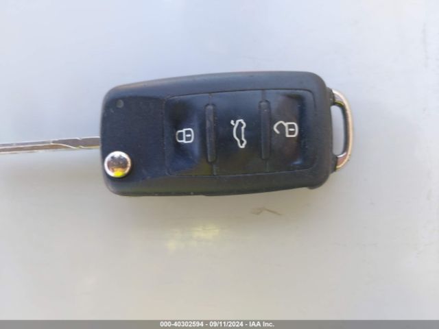 1VWAT7A32FC033437 Volkswagen Passat 1.8t Wolfsburg Edition