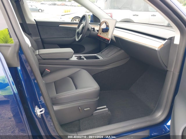 2024 TESLA MODEL Y 7SAYGDEE0RA320489 Photo 4