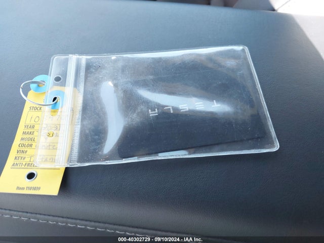 2021 TESLA MODEL Y 5YJYGDEE9MF191001 Photo 10