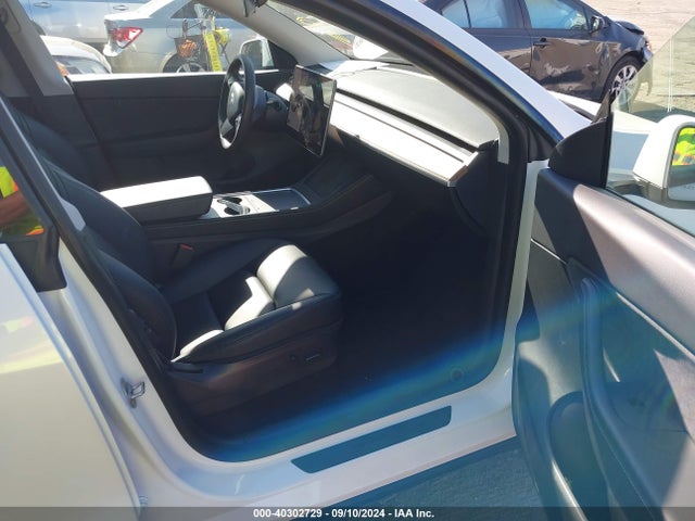 2021 TESLA MODEL Y 5YJYGDEE9MF191001 Photo 4