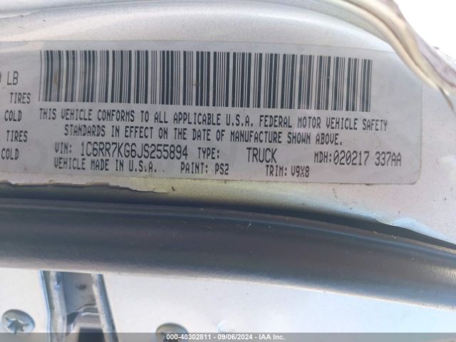 1C6RR7KG6JS255894 RAM 1500 Express  4x4 5'7 Box