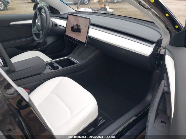 2023 TESLA MODEL 3 5YJ3E1EB2PF389895 Photo 4