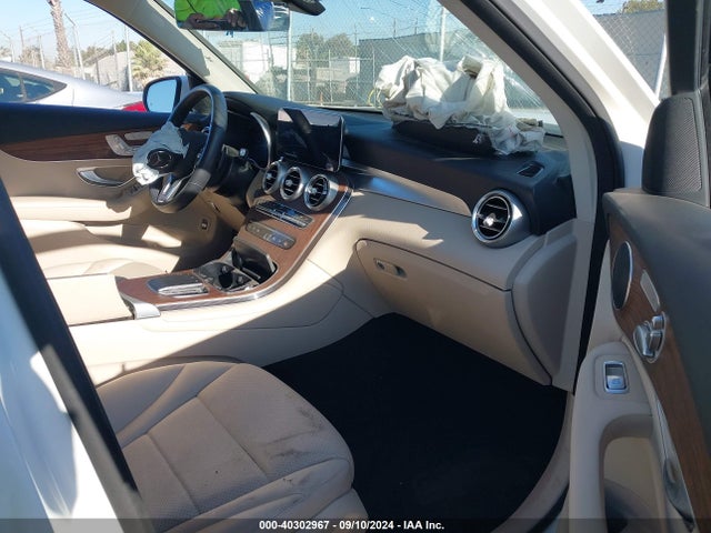 W1N0G8DB7NV395447 Mercedes-Benz Glc 300 Suv