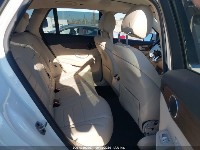 W1N0G8DB7NV395447 Mercedes-Benz Glc 300 Suv