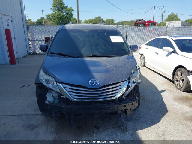 Toyota Sienna Xle 7 Passenger 2017 5TDDZ3DC3HS172805 Image 12