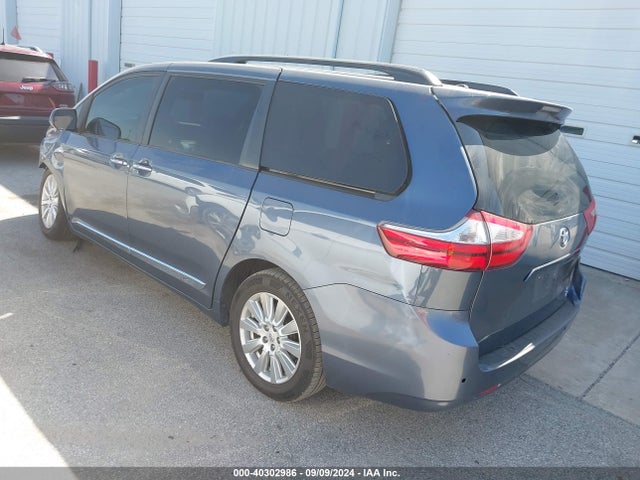 Toyota Sienna Xle 7 Passenger 2017 5TDDZ3DC3HS172805 Image 3