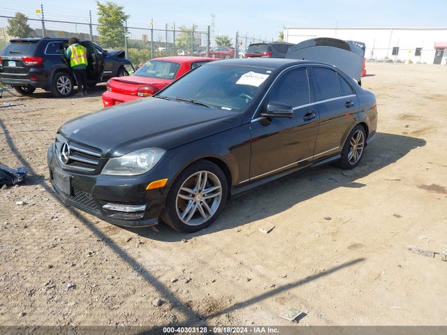 WDDGF8AB2ER324216 Mercedes-Benz C 300 Luxury 4matic/sport 4matic