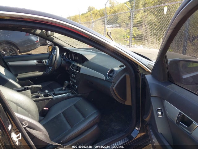WDDGF8AB2ER324216 Mercedes-Benz C 300 Luxury 4matic/sport 4matic