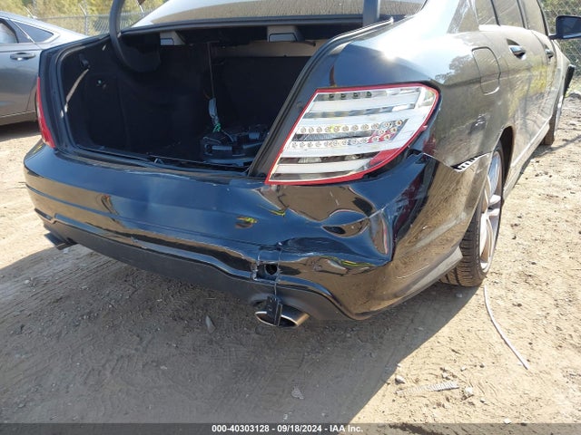 WDDGF8AB2ER324216 Mercedes-Benz C 300 Luxury 4matic/sport 4matic