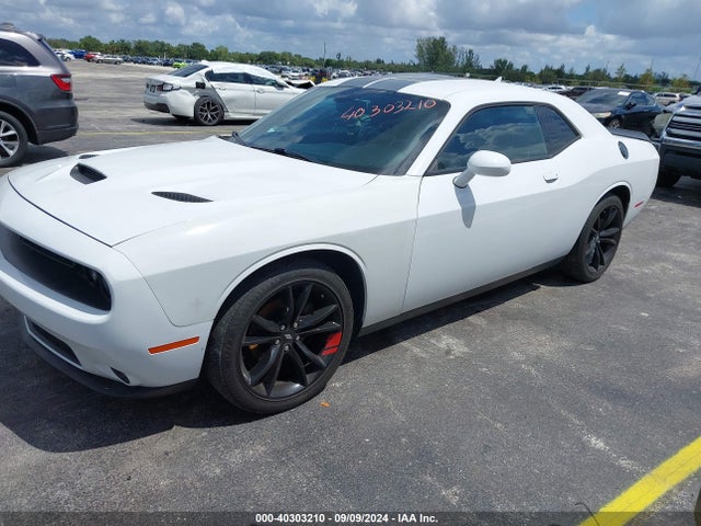 Dodge Challenger Sxt 2017 2C3CDZAG3HH554324 Image 2