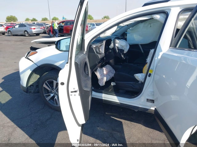 Toyota Rav4 Xle 2016 JTMWFREV2GD083175 Image 5