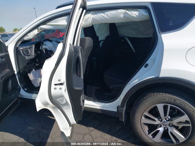 Toyota Rav4 Xle 2016 JTMWFREV2GD083175 Image 8