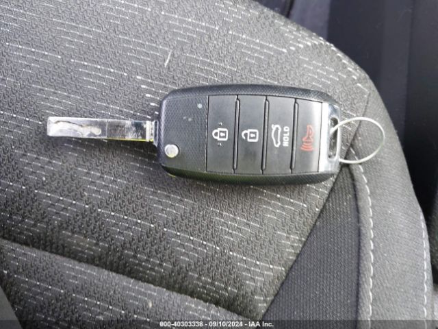 3KPA24AB1KE227634 KIA RIO S