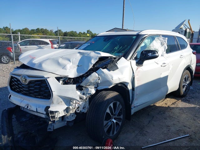 Toyota Highlander Xle 2023 5TDKDRBH2PS030743 Image 2
