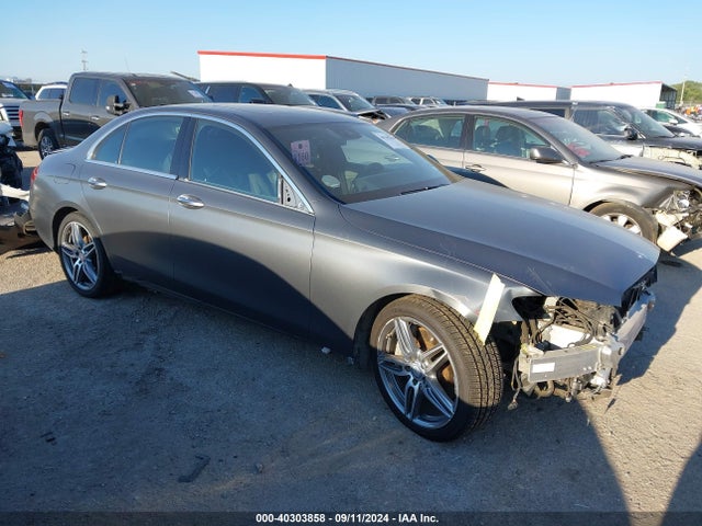 Mercedes-Benz E 300 2017 WDDZF4JB0HA121877 Image 1